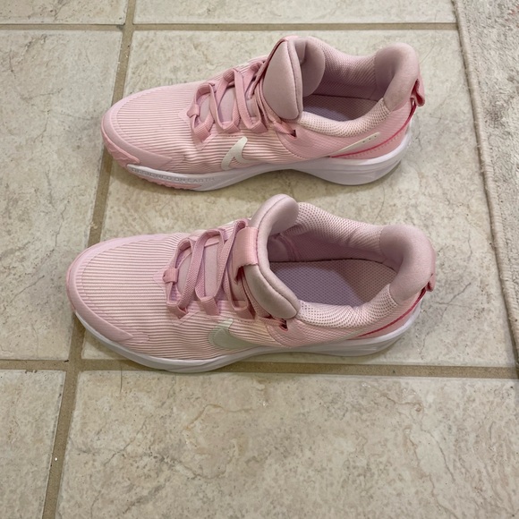Girls Nike Running Shoes, Size 2 - Picture 3 of 4